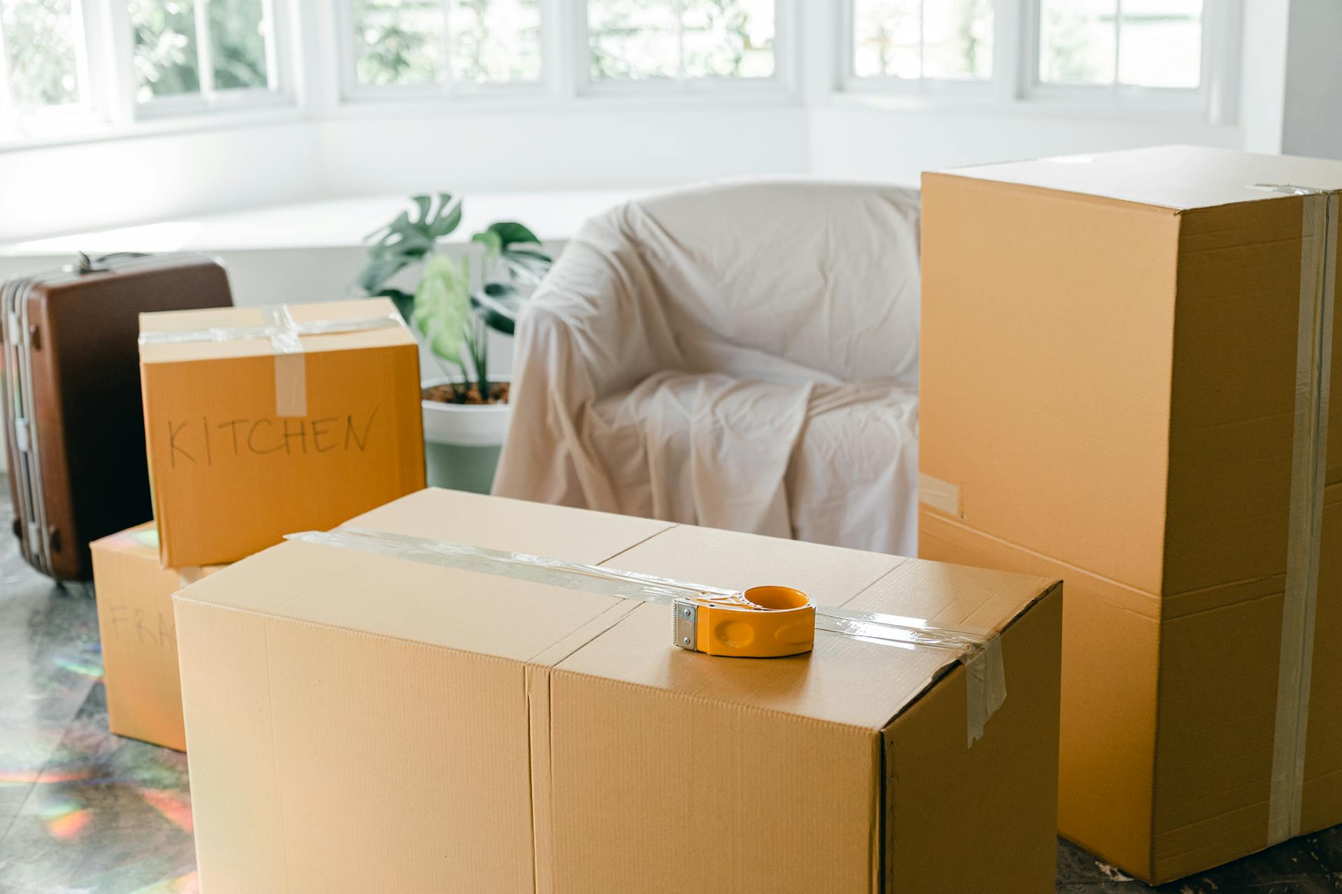 Moving-boxes-chair